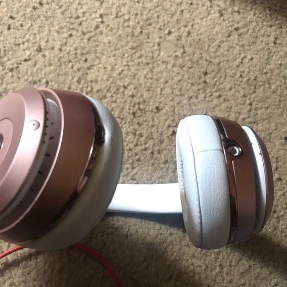 Beats Solo 3 Wireless - Picture 2 of 5